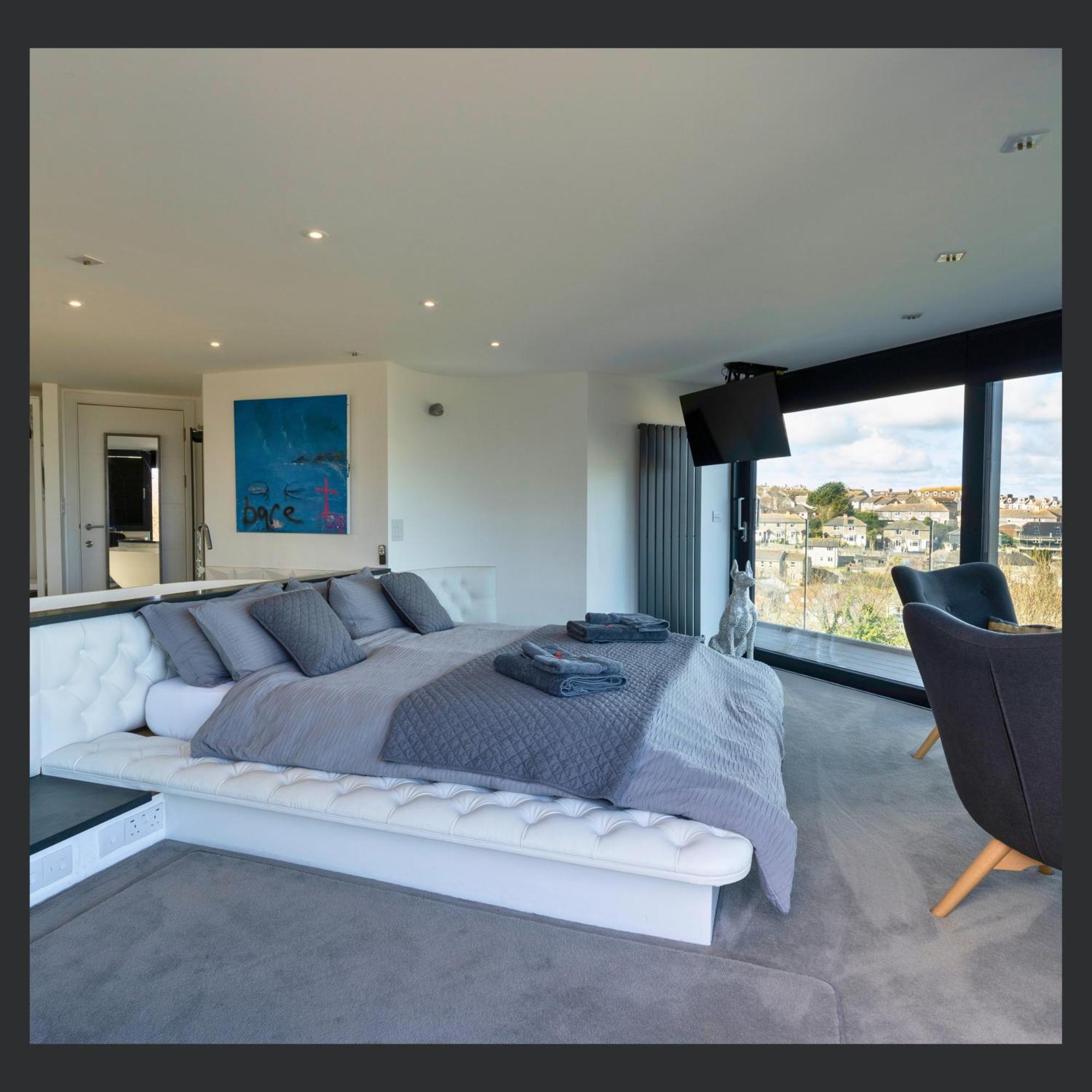 Uno St Ives - Luxury Serviced Accommodation Экстерьер фото