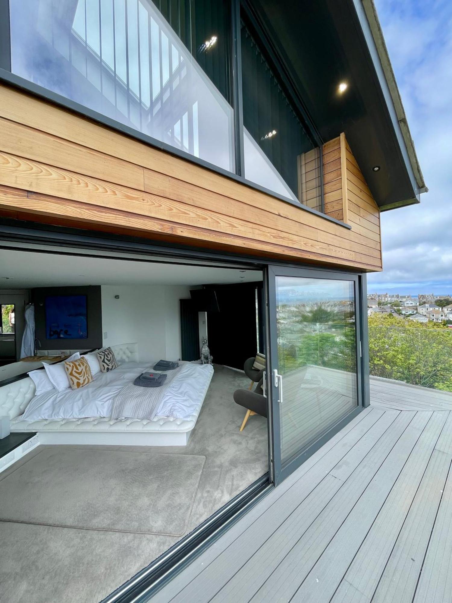 Uno St Ives - Luxury Serviced Accommodation Экстерьер фото
